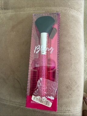 Powder Brush - Hot Pink rhinestone handle